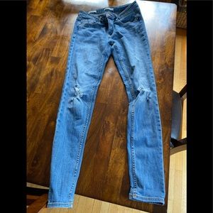 Distressed skinny jeans size 28